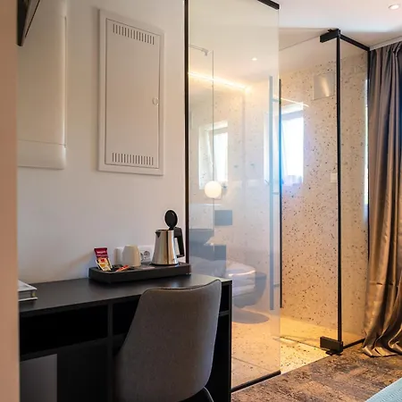 Krilo Hotel Jesenice (Split-Dalmatia)