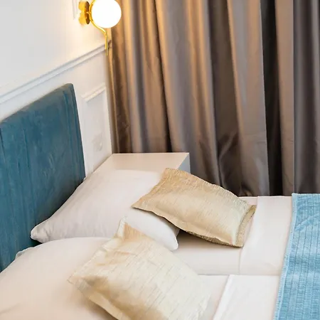 Krilo Hotel Jesenice (Split-Dalmatia)