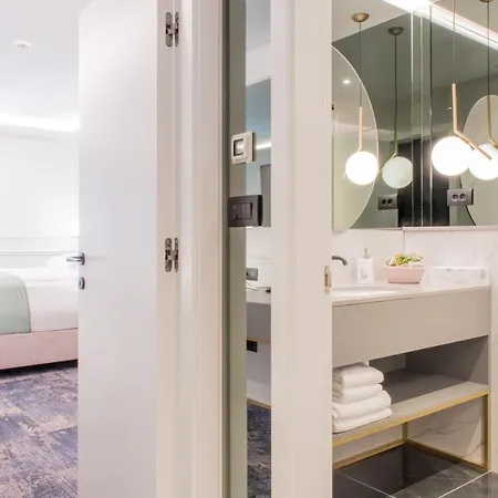 Krilo Hotel Jesenice (Split-Dalmatia)