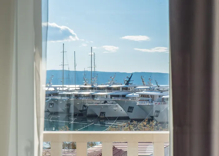 Krilo Hotell Jesenice (Split-Dalmatia)